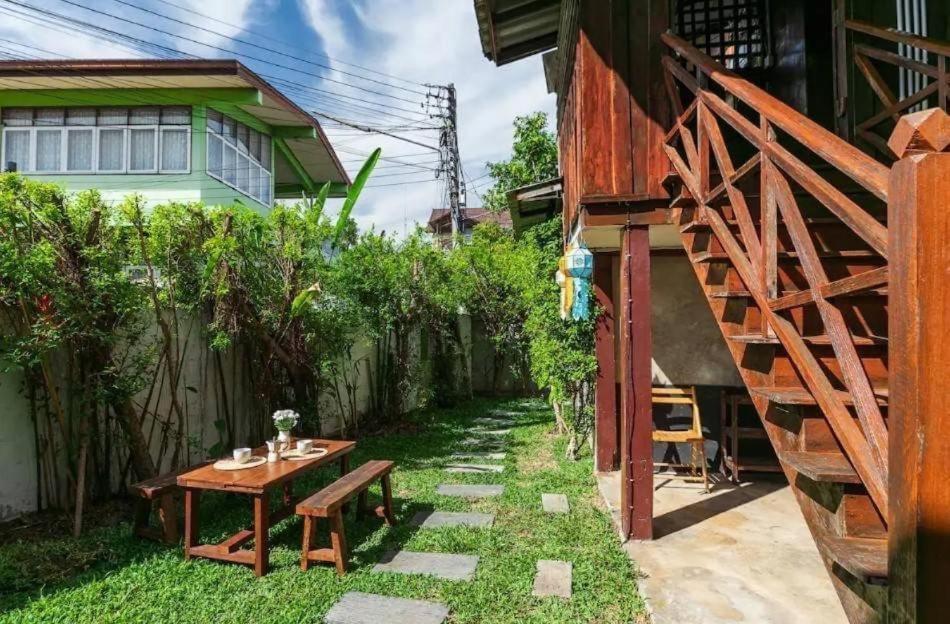 Nearthepark Backpack House Hostel Chiang Mai Bagian luar foto