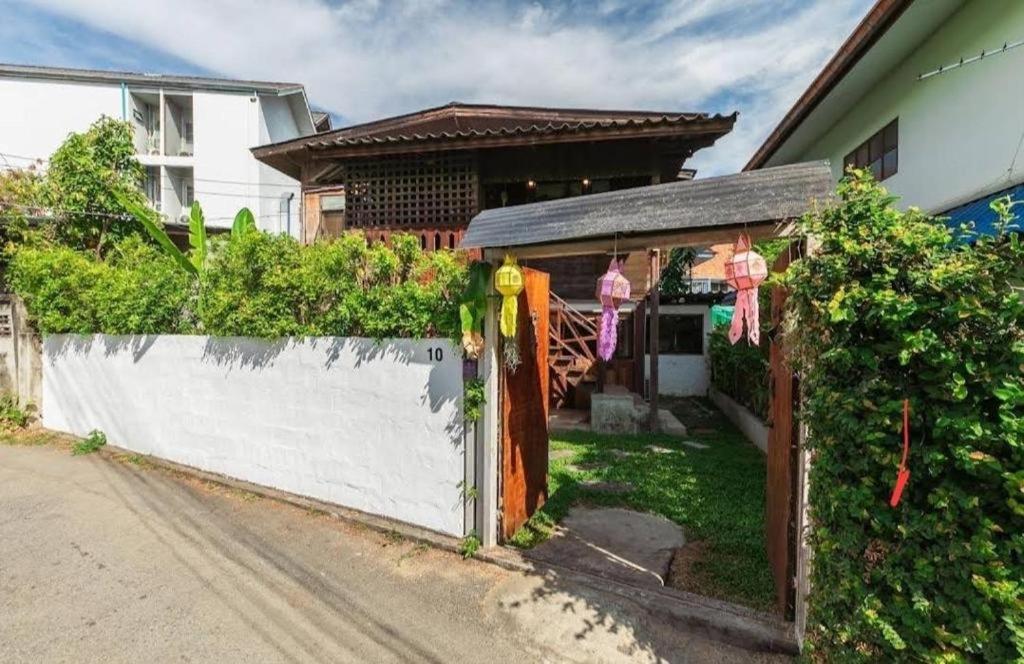 Nearthepark Backpack House Hostel Chiang Mai Bagian luar foto