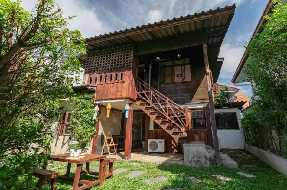 Nearthepark Backpack House Hostel Chiang Mai Bagian luar foto